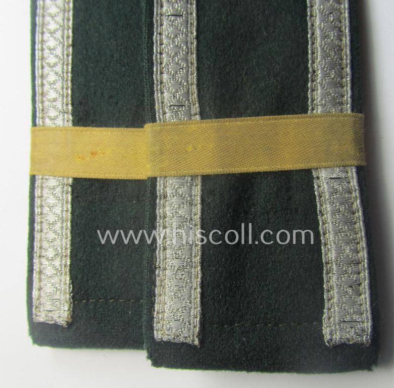 Interesting - and unusually seen! - pair of WH (Heeres) NCO-type shoulderstraps: 'Uffz. eines Infanterie-Rgts.' that comes with a period-attached pair of bright-yellow-coloured so-called: Batt.-designator 'Laschen'