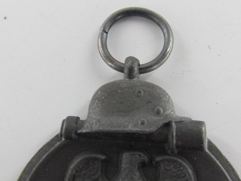 Winterschlacht im Osten 1941-42 Medal, Maker 6....Mint