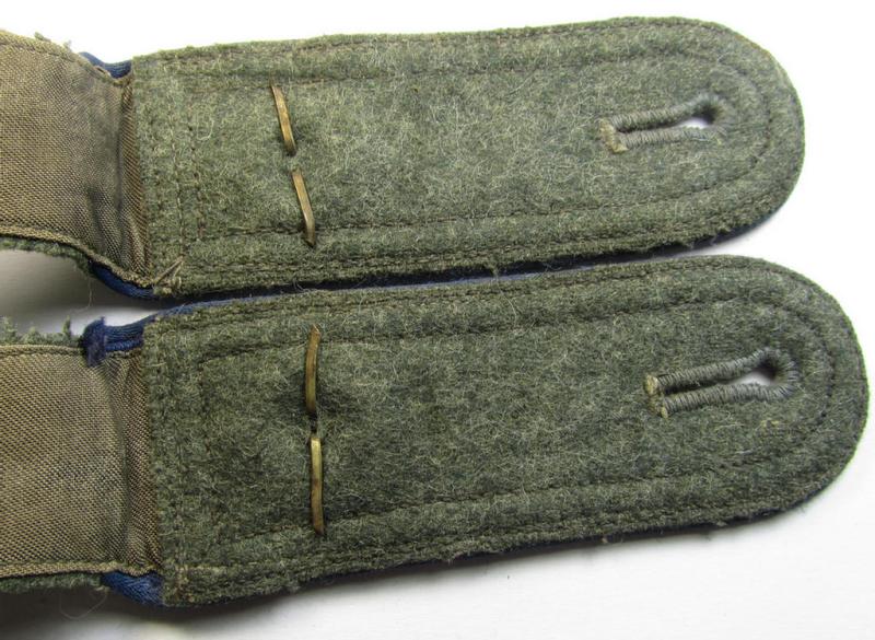 Superb - fully matching and scarcely found! - pair of WH (Heeres) - I deem - mid-war-period- (ie. 'M41/M43'-pattern) NCO-type shoulderstraps as was intended for usage by a: 'Feldwebel einer Sanitäts-Abteilungs'