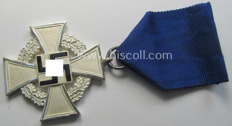 Neat, 'Treuedienst Ehrenzeichen 2. Klasse' being a non-maker-marked example that came mounted onto its original ribbon (ie. 'Bandabschnitt') and that came stored in its non-maker-marked etui (ie. two-pieced box)