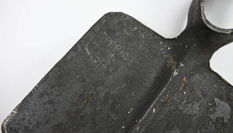 British WW2 Entrenching Tool with Carrying Case