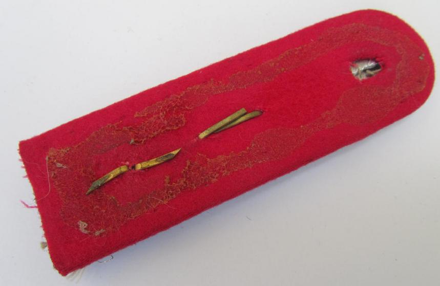 Very nice - albeit regrettably single! - WH (Heeres) 'cyphered', officers'-type shoulderboard, as was intended for an: 'Oberleutnant eines Veterinär-Abteilungs'