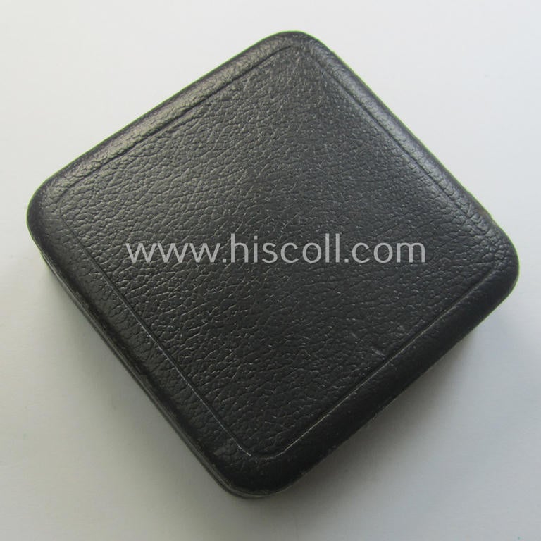 Superb, 'EK1.Kl.' (or: Iron Cross 1st class) being a neatly maker- (ie. 'L/11'-) marked example by the (desirable!) 'Hersteller' (ie. maker): 'Wilhelm Deumer' and that comes in its period, 'LDO'-marked etui