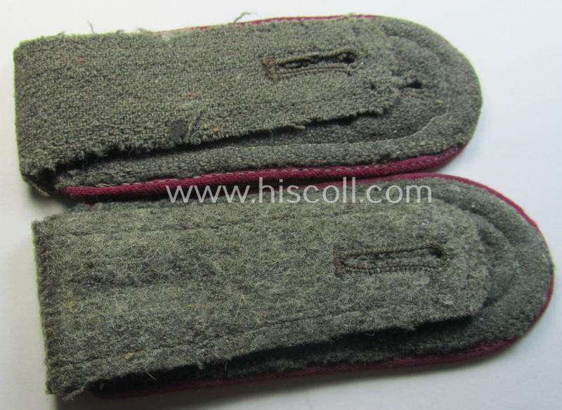 Attractive - and matching! - pair of early- (ie. mid-) war-period so-called: 'M40 o. M43'-pattern, WH (Heeres) NCO-type shoulderstraps as piped in the 'bordeaux'-coloured branchcolour as intended for an: 'Uffz. eines (Nebel)Werfer-Rgts. o. Abtlg...