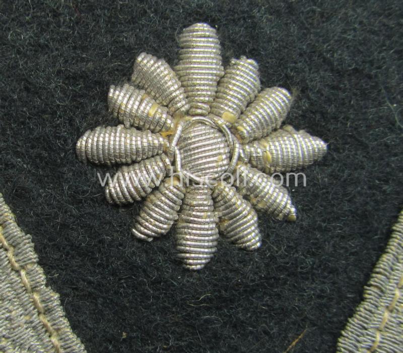 Attractive, WH (Heeres) 'Armwinkel' (or: arm-chevron) as executed on typical darker-green-coloured wool as was specifically intended for usage by a soldier with the (unusually encountered!) rank of an: 'Obergefreiter mit mehr als 6 Dienstjahren'