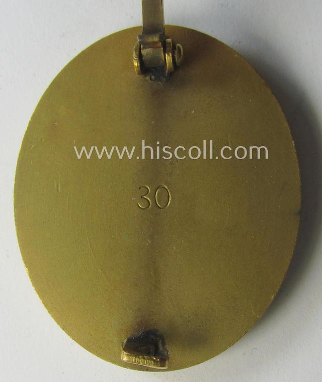 Luxuriously-styled - and I deem hardly used- nor worn! - 'Verwundeten-Abzeichen in Gold' being a typical maker- (ie. '30'-) marked- and/or: 'Buntmetall'-based example as was produced by the maker: 'Hauptmünzamt Wien'