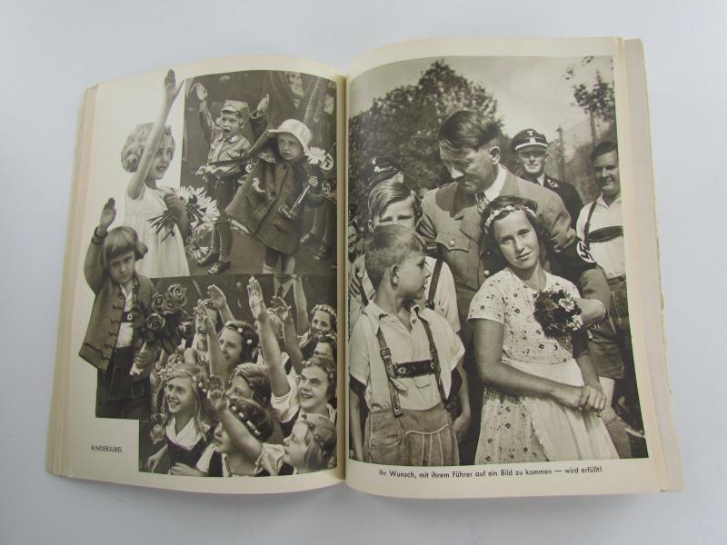 Book : Jugend Um Hitler