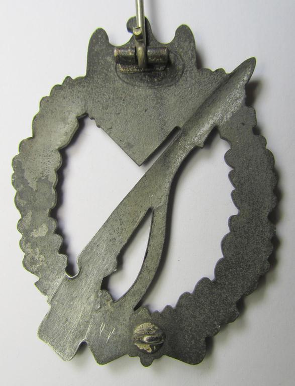 'Infanterie Sturmabzeichen in Silber' being a scarcely seen, non-maker-marked- and/or zinc- (ie. 'Feinzink'-) based specimen as was presumably procuded by the desirable: 'Ernst L. Müller'-company