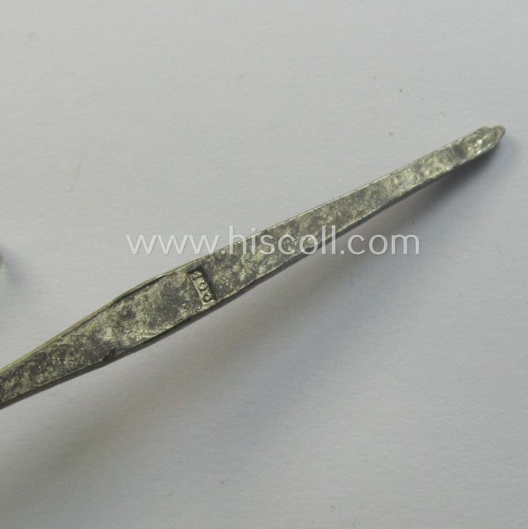 'Eisernes Kreuz 1. Kl.' (or: Iron Cross 1st class) being a (typical) maker- (ie. '100'-) marked example by the maker (ie. 'Hersteller'): 'R. Wächter u. Lange' and that comes in its original etui as issued