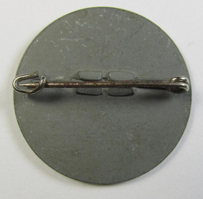 Neat - and with certainty unusually encountered! - zinc- (ie. 'Feinzink'-) based- and/or nicely preserved, so-called: 'Werksabzeichen für Zivilangestellte der Bosch-Werke' 