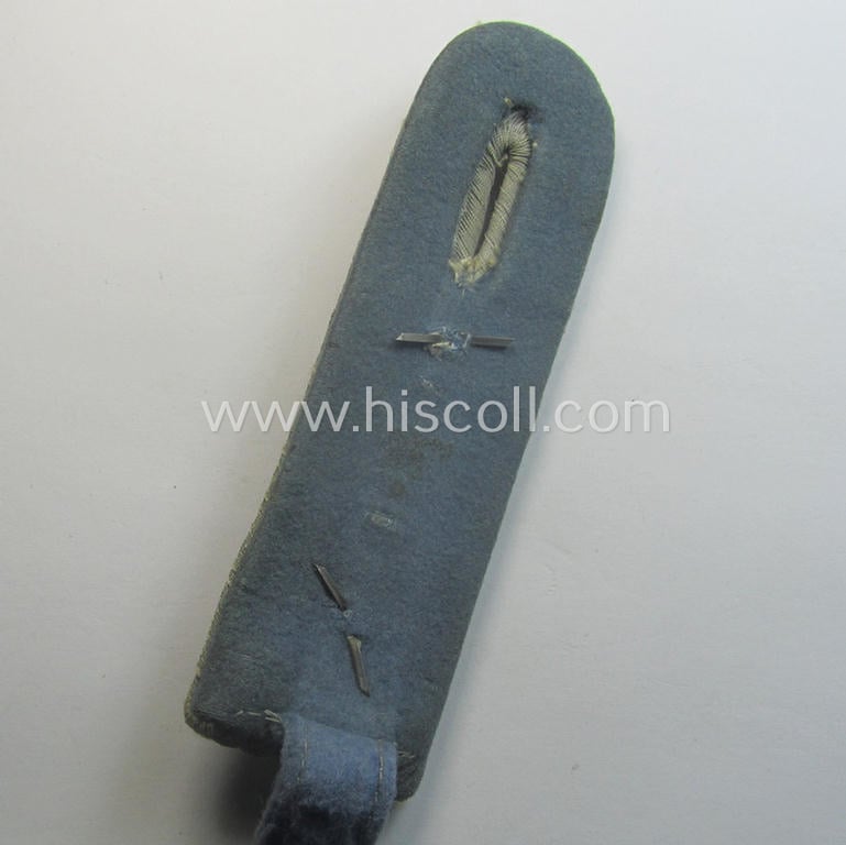 Single, WH (Heeres) 'cyphered', officers'-type shoulderboard: 'Hauptmann eines Nachschub-Abtlgs.'