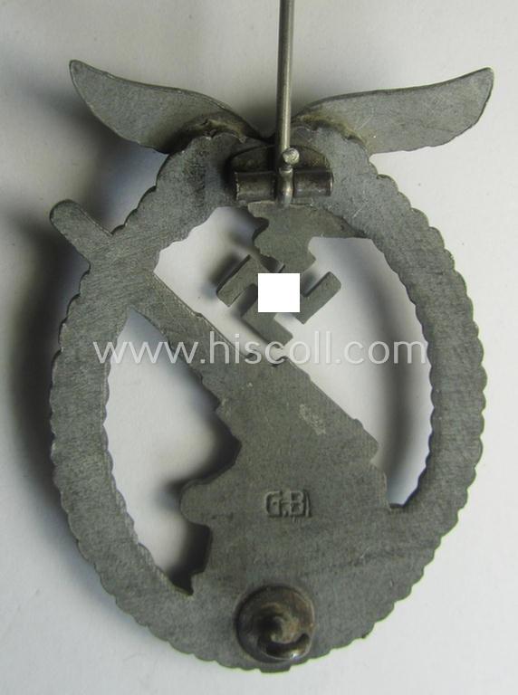 Later-war period- and/or typical 'Feinzink'-based- example of a maker- (ie. 'GB'-) marked, WH (Luftwaffe) 'Flakkampfabzeichen' (or: airforce anti-aircraft badge) being a detailed example as was produced by the: 'Gustav Brehmer'-company