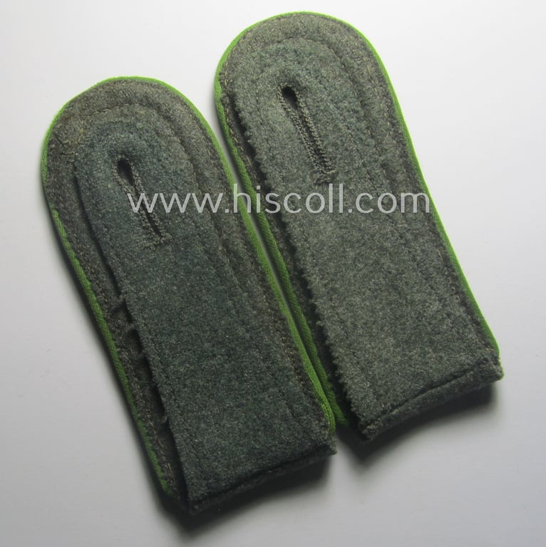 Pair of WH (Heeres) mid-war-period- (ie. 'M41 o. M43'-pattern-) NCO-type shoulderstraps as was intended for usage by an: 'Unteroffizier der Panzer-Grenadier-Trpn.'