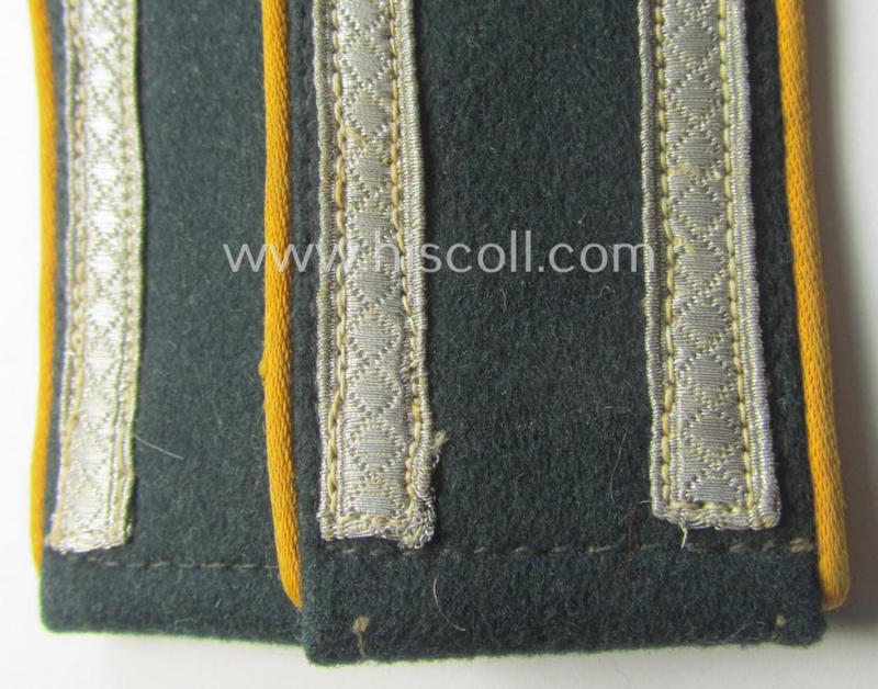 Pair of WH (Heeres) NCO-type shoulderstraps: 'Unteroffizier einer Kavallerie- o. Aufklärungs-Abtlgs.'