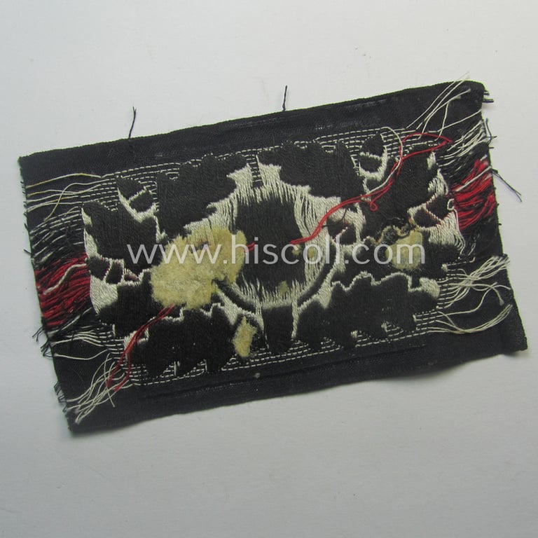 Early-pattern, WH (Heeres) specific cocarde as executed in white-coloured linnen in the so-called: 'BeVo'-weave as was intended for usage on the: 'Pz'-beret (ie. 'Panzer-Schutzmütze')