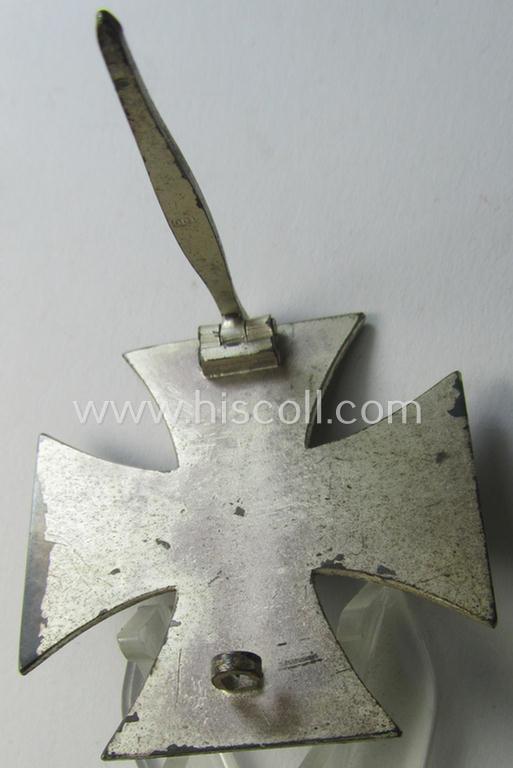 'Eisernes Kreuz 1. Kl.' (or: Iron Cross 1st class) being a (typical) maker- (ie. '100'-) marked example as was produced by the maker (ie. 'Hersteller'): 'R. Wächtler u. Lange' and that comes in its original etui as issued