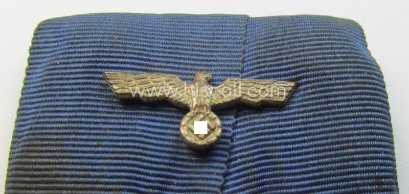 Neat - and truly used! - silver-toned WH (Heeres o. KM) so-called: 'Einzelspange' showing a: 'WH-Dienstauszeichnung 4. Stufe' (as was intended for 4 years of loyal-service) and that shows a detailed (albeit stained), eagle-device, period-attached