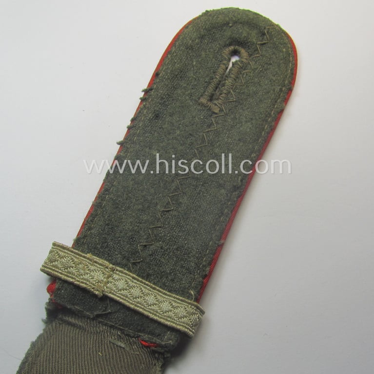 Single, WH (Heeres) I deem early-war period- (ie. 'M41 o. M43'-pattern-), EM-type shoulderstrap as was intended for usage by a: 'Soldat u. Unteroffizier-Anwärter der Panzer- o. Panzerjäger-Trpn.'