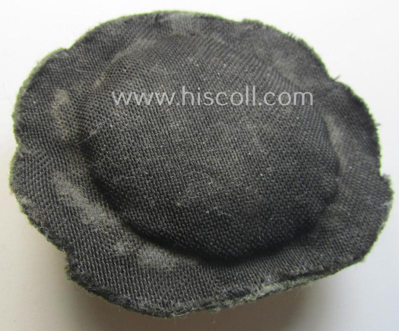WH (Kriegsmarine o. 'Küsten- o. Marine-Artillerie') EM- (ie. NCO-) pattern, (partly) machine-embroidered cap-cocarde (ie: 'Kokarde für Schirmmütze')