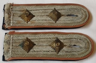Schulterstücke für Führer der Waffen-SS Konzentrationslager - SS-Hauptsturmführer