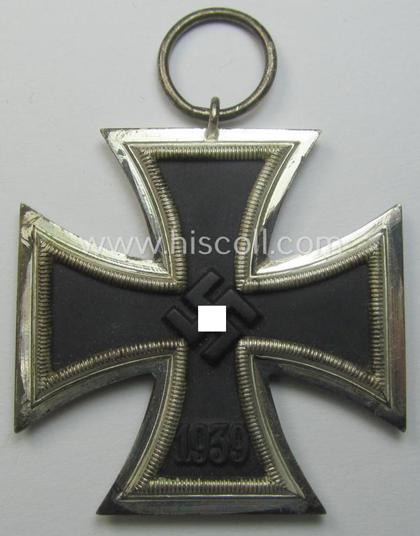 'Eisernes Kreuz II. Klasse' being a non-maker-marked example by the maker (ie. 'Hersteller'): 'Walter & Henlein' that comes stored in its period, 'Zellstoff'-based pouch