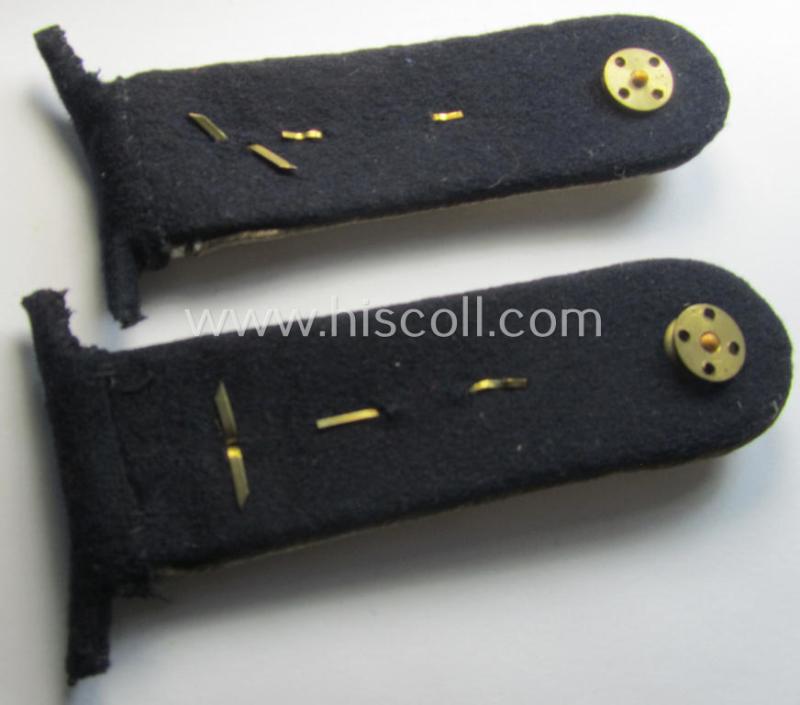 Pair of WH (KM) 'cyphered', officers'-type shoulderboards: 'Oberleutnant der Verwaltung' (onto their 'Auf der Steg'-mounting)