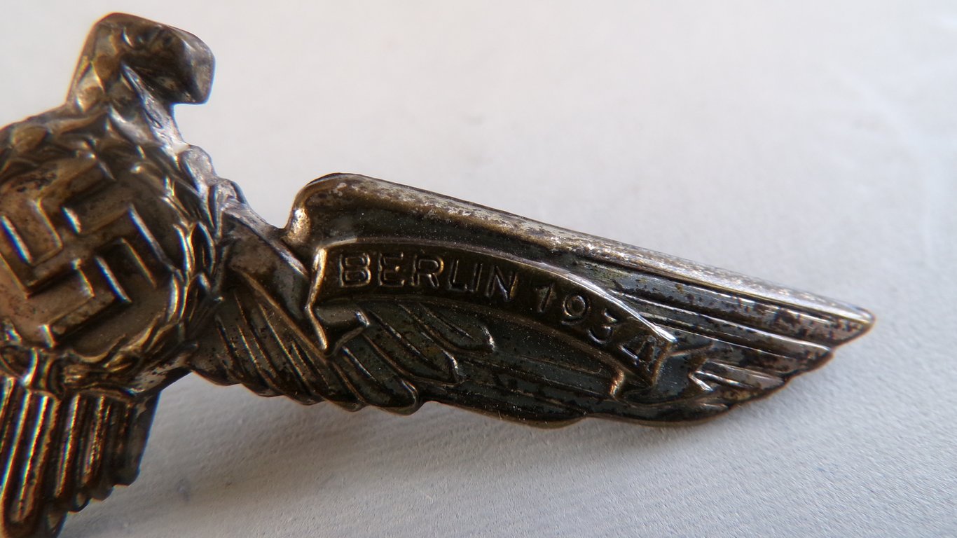 Rare 1934 Berlin Fliegertreffen Tinnie