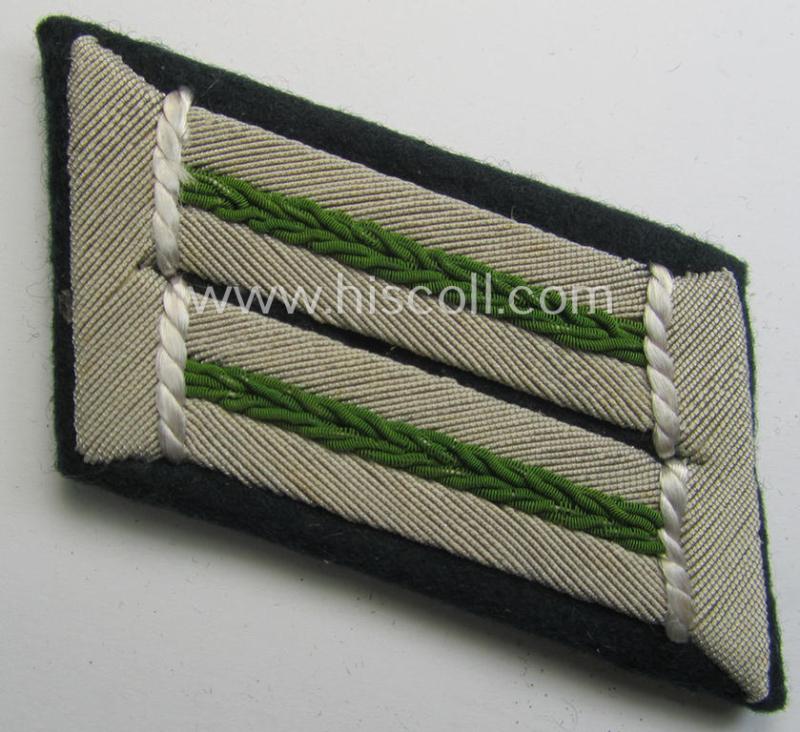 Pair of WH (Heeres) collar-tabs (ie. 'Kragenspiegel für Offiziere') as was piped in the bright-green-coloured branchcolour as was intended for usage by an: 'Offizier der Panzer-Grenadier-Truppen'