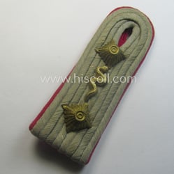 Single, WH (Heeres) officers'-pattern 'cyphered' shoulderboard: 'Hauptmann einer...