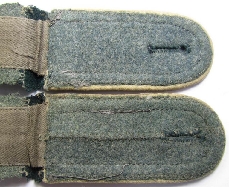 Fully matching pair of WH (Heeres), early-war-period- (ie. 'M36'- or: 'M40'-pattern-) NCO-type shoulderstraps having the neat white- (ie. 'weisser'-) coloured branchcolour as was intended for an: 'Unteroffizier der Infanterie-Truppen'