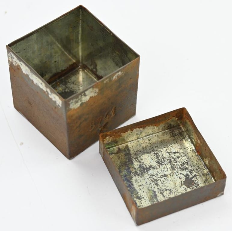 Dutch WW2 Era Thee Tin Can