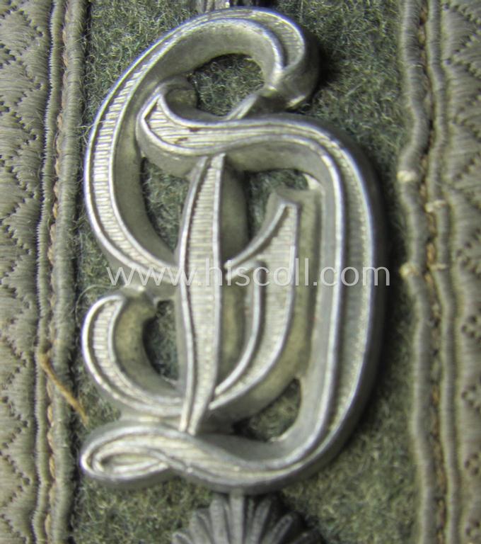 Pair of WH (Heeres) NCO-type, neatly 'cyphered' shoulderstraps: 'Ofwbl. einer Infanterie-Abtlgs.' within the famous 'GD'-division