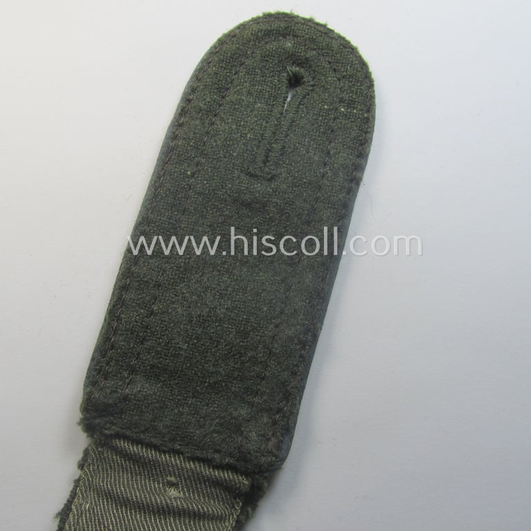 Single, 'M41 o. M43'-pattern WH (Heeres) NCO-type shoulderstrap: 'Uffz. der Nachschub-Trpn.'