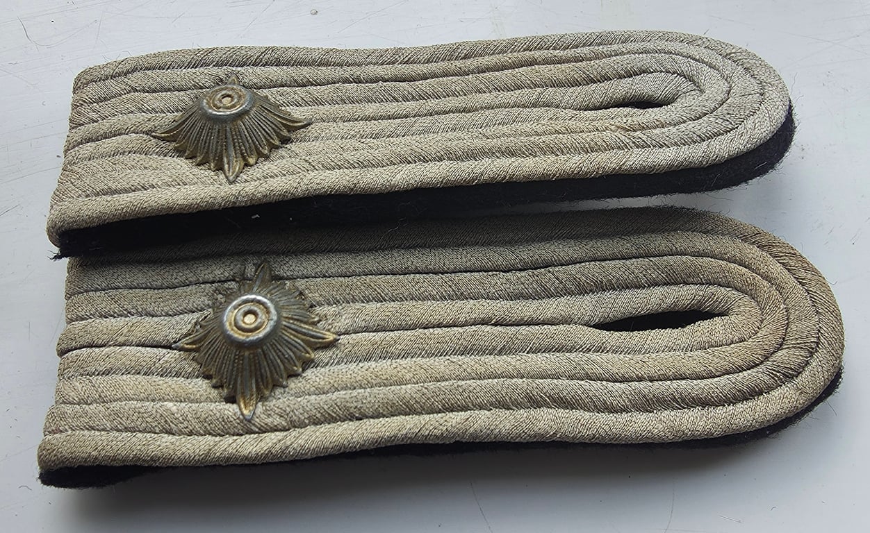 A pair of WH Pioneer/Engineer Oberleutnant slip on boards