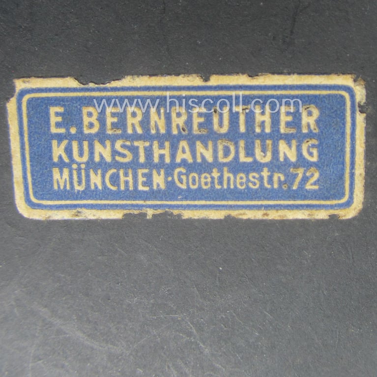 Interesting, TR-period 'souvenir-item' being a small-sized 'frame' showing two (genuine!) 'Edelweiss'-flowers coupled with the text: 'Des Führers Lieblingsblume - Grüss aus München'