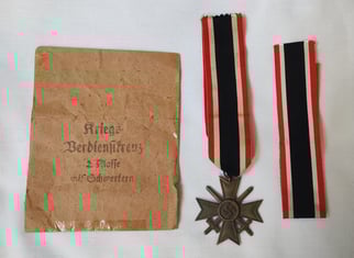 Medal set: KvK 2. 'Klasse mit Schwerten' (War...