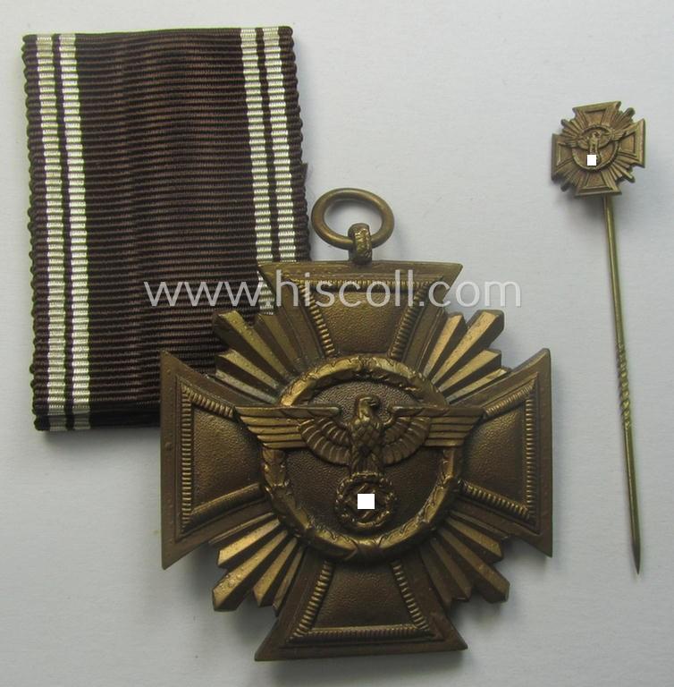 'N.S.D.A.P. D.A. in Bronze' (ie. '3. Stufe für 10 Jahre t. D.') being a non-maker-marked example that comes stored with its accompanying miniature(!) in its typical two-pieced 'RzM M1/52'-marked etui