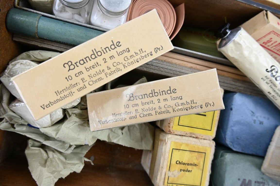 German LS First Aid Box 'Luftschutz Verbandkasten'