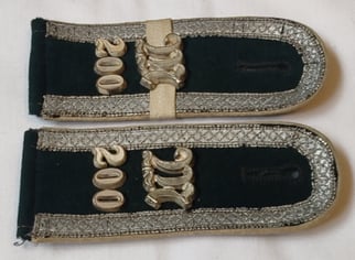 Pair of M36/M40 NCO-Unteroffizier Maschinengewehr-Abtgs. 200 shoulder straps