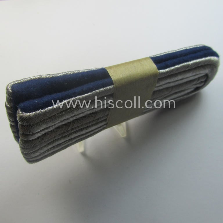 'Stonemint' - and fully matching! - pair of WH (Luftwaffe) officers'-type shoulderboards as was intended for usage by an: 'Leutnant u. Arzt' who served within the: 'LW-Sanitäts-Truppen'