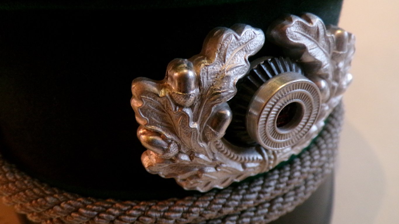 Jäger Schirmmütze by Erel