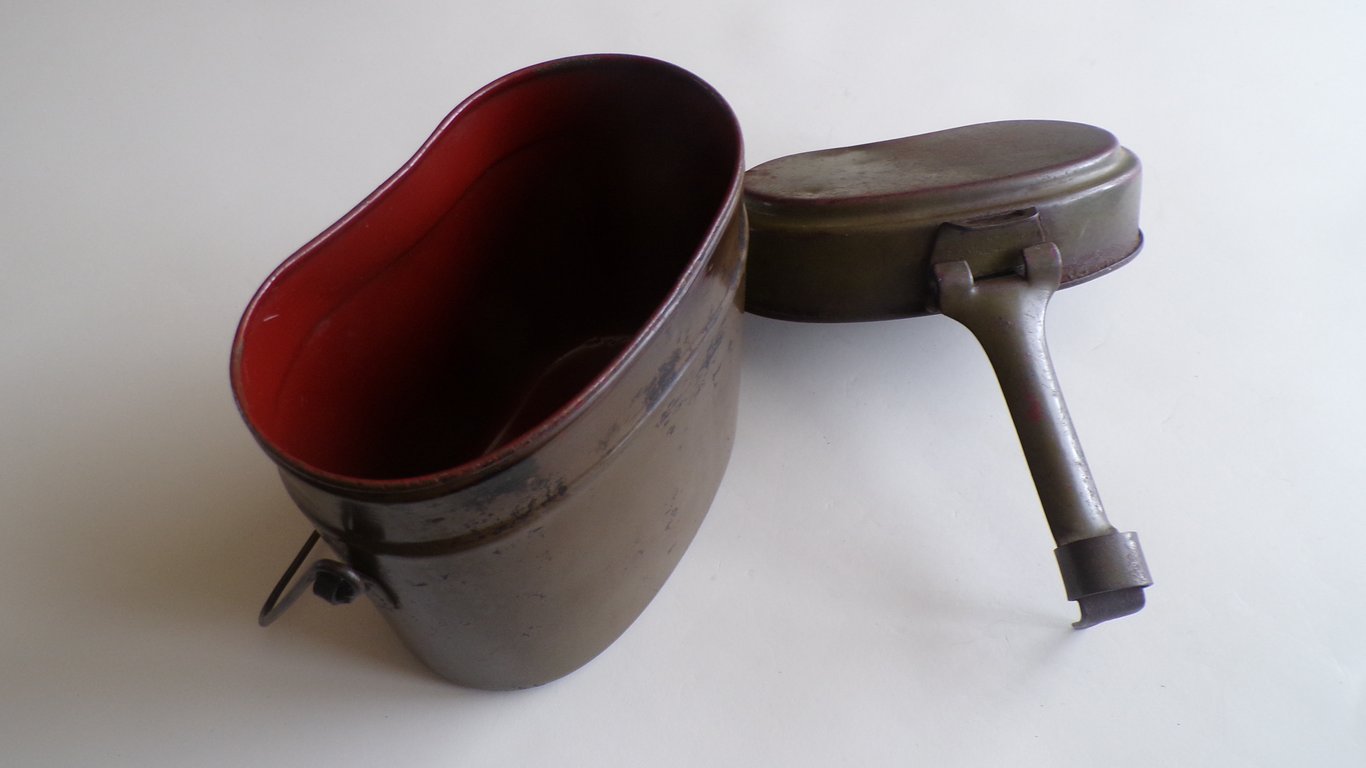 Heer / Waffen SS late war M42 Mess kit