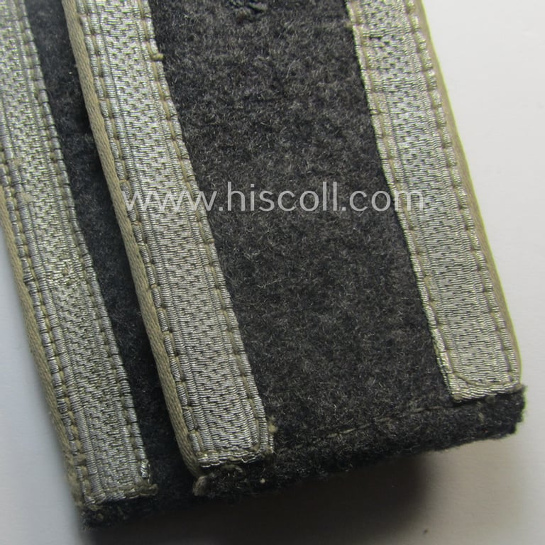 Superb pair of WH (Luftwaffe) white-piped, so-called: 'Hermann Göring'-division, NCO-type shoulderstraps: 'Unteroffizier u. Mitglied der Hermann Göring Division'