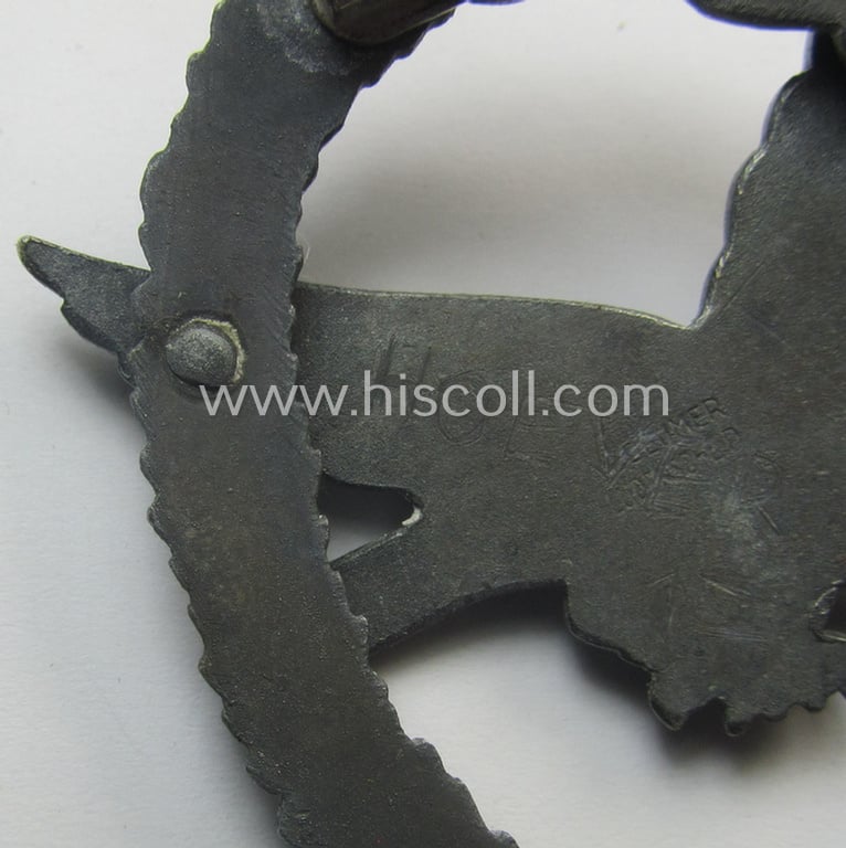 WH (LW) 'Fliegerschützen-Abzeichen ohne Blitzbündel' being a maker- (ie. 'Wilh. Deumer'-) marked- and/or: typical zinc- (ie. 'Feinzink'-) based example as was produced by the: 'Wilh. Deumer'-company that comes stored in its period etui