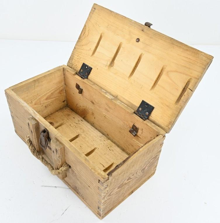 German WH Entlastungzunder 44 Ammunition Box