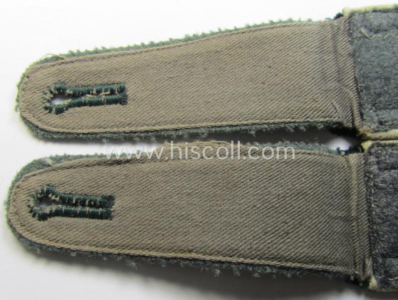 Attractive - and fully matching! - pair of WH (Heeres) NCO-type (ie. 'M36-/M40'-pattern) shoulderstraps as piped in the white- (ie. 'weisser'-) coloured branchcolour as was intended for usage by an: 'Unteroffizer eines Infanterie-Regiments'