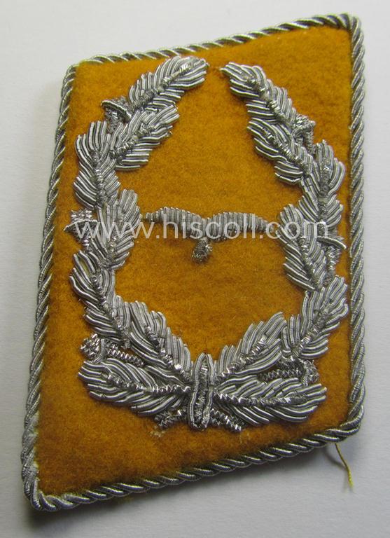 Pair of - fully matching! - WH (Luftwaffe) officers'-type collar-patches (ie. 'Kragenspiegel für Offiziere der LW') as executed in golden-yellow-coloured wool as was intended for usage by a: 'Major der Flieger- o. Fallschirmjäger-Trpn.'