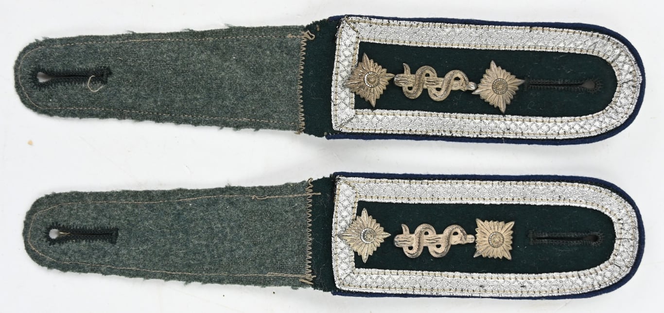 German WH NCO Medical Shoulderboard Set