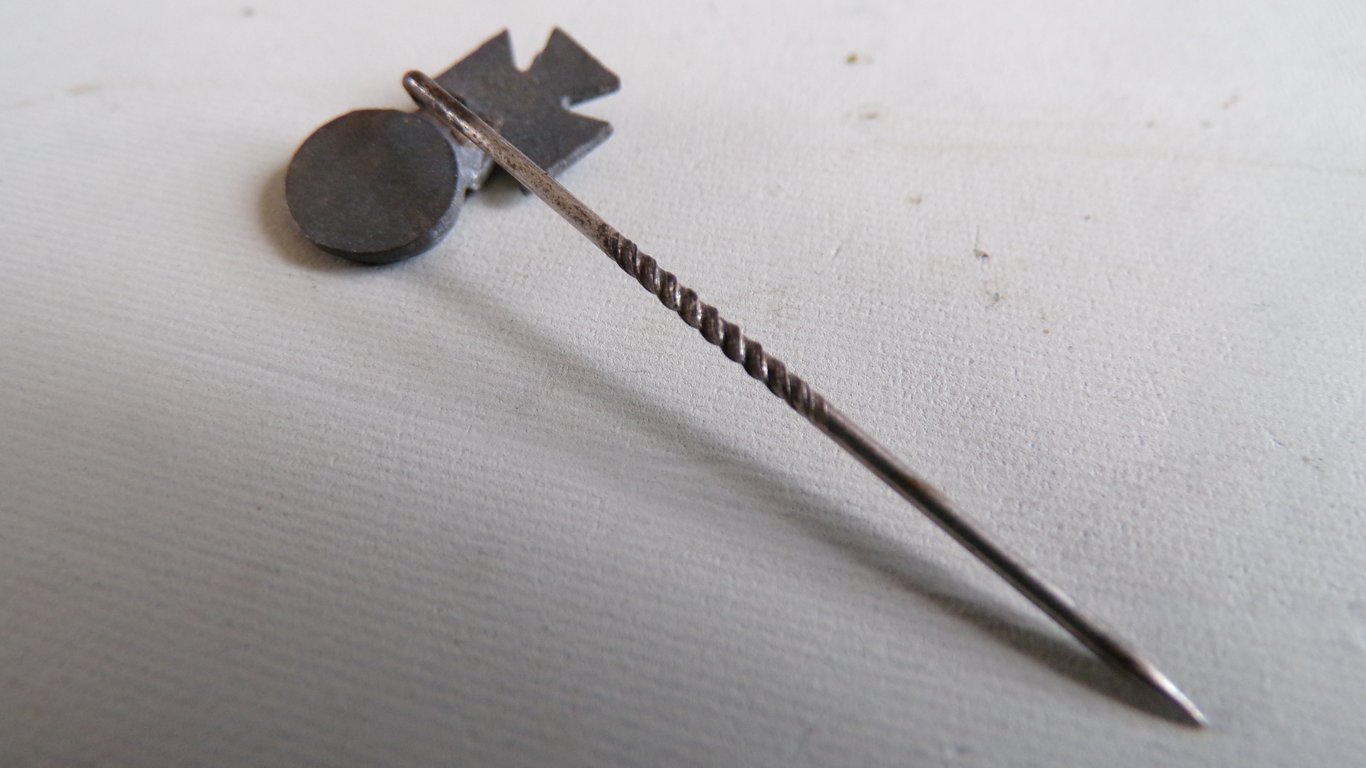 1939 Dual Award Miniature Lapel Pin