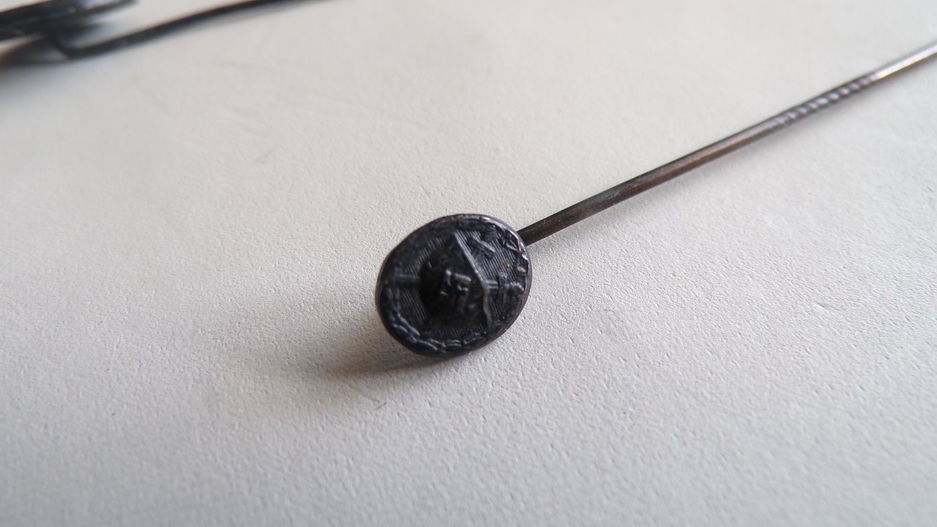 2 miniature Wound badges, L/11